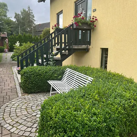 Schoene Ferienwohnung Im Gruenen Hainichen Exterior photo